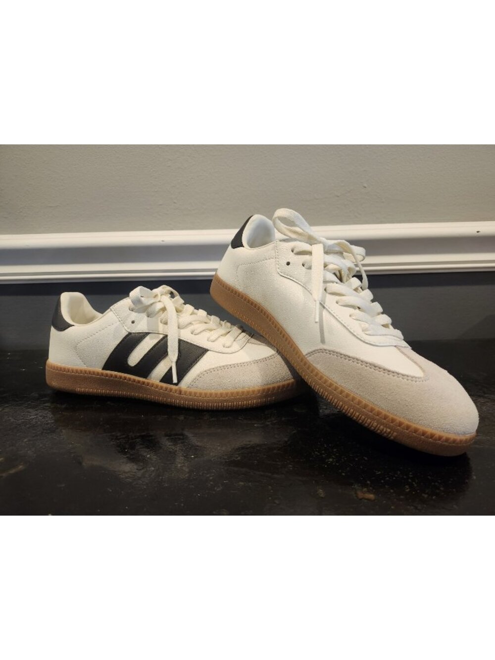Brand New~DREAM PAIRS~Walking Sneakers~Women's~Size 7.5~Retro~Casual~White Black